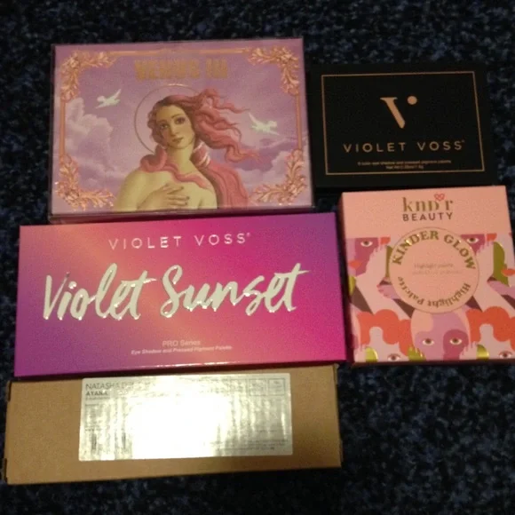 Eye Shadow and Highlight Palettes - Picture 1 of 4